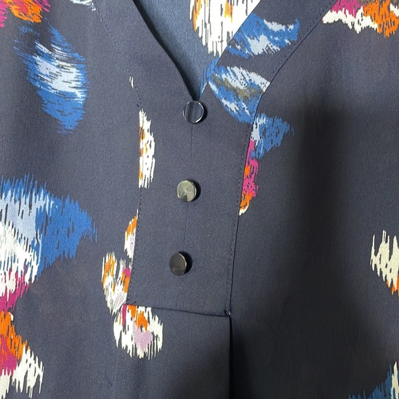 Van Heusen Floral Blouse - Picture 3 of 6